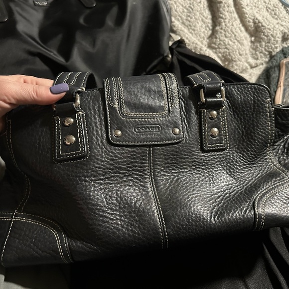 Black Coach bag with burgundy lining - Picture 13 of 13